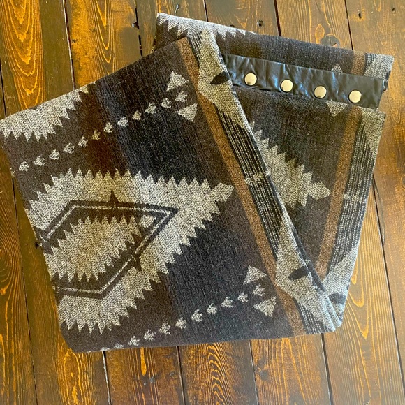 🌺2/$20 Up-cycled Wool Scarf - Picture 1 of 2